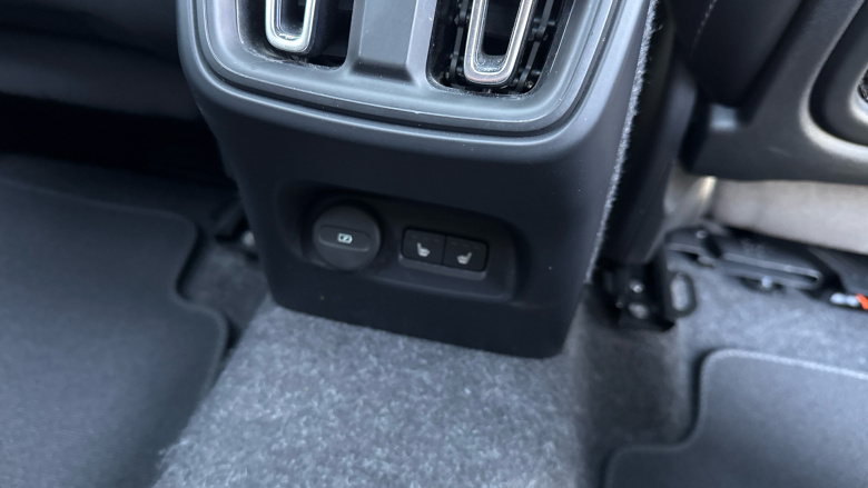 Volvo XC40 2.0 B3P Ultra Dark 5dr Auto Petrol Estate